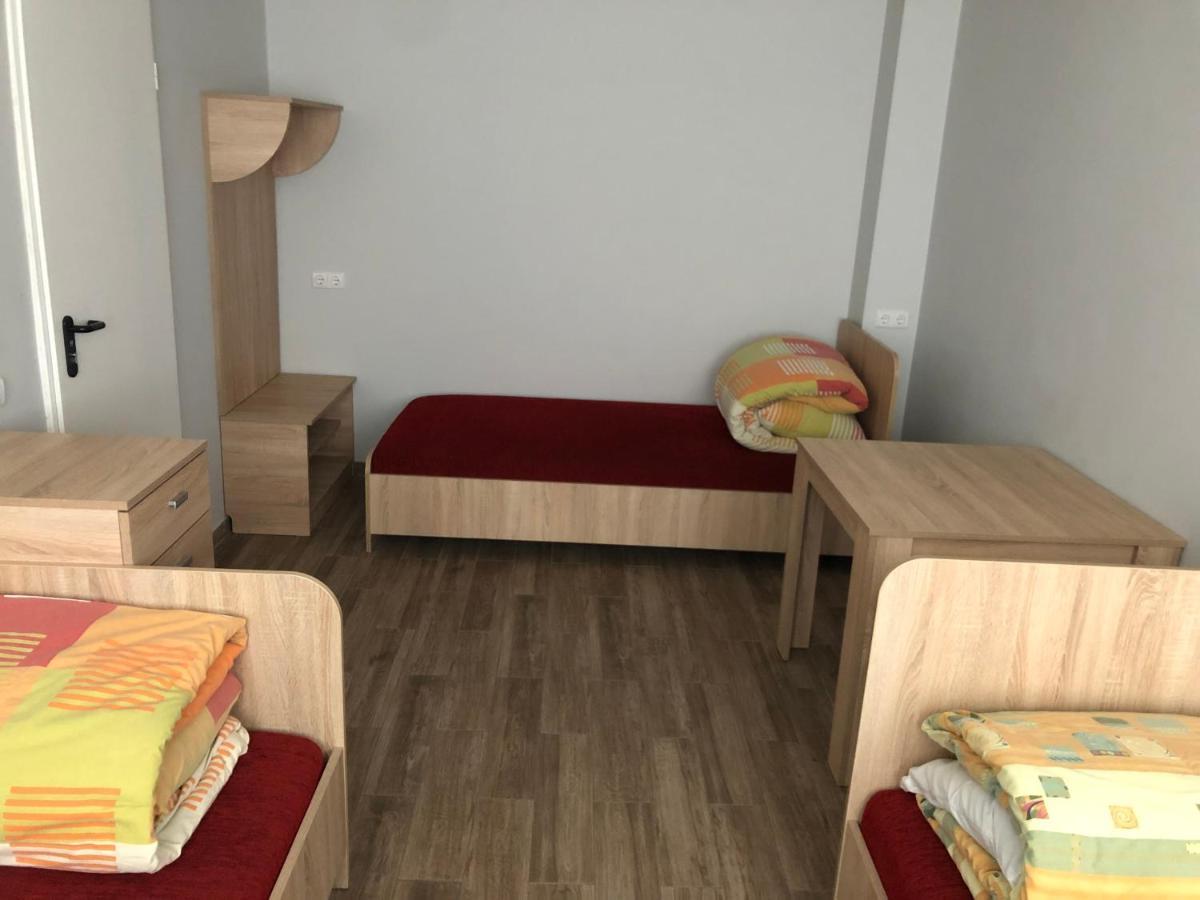 Hostel Laurita Kaunas Bagian luar foto